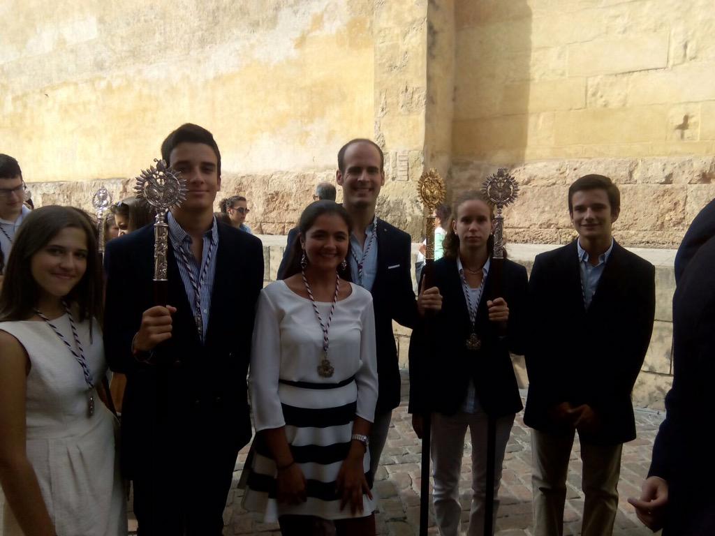 Miembros de nuestro Grupo Joven han asistido esta mañana al traslado a la SIC de Ntra.Sra. De la Fuensanta