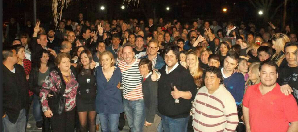 cadenacool's tweet photo. El joven candidato y con mucha proyección @ChubyLeguizamon prometió seguir en política

► http://t.co/E3upUa8EDz http://t.co/hhV18An7Js