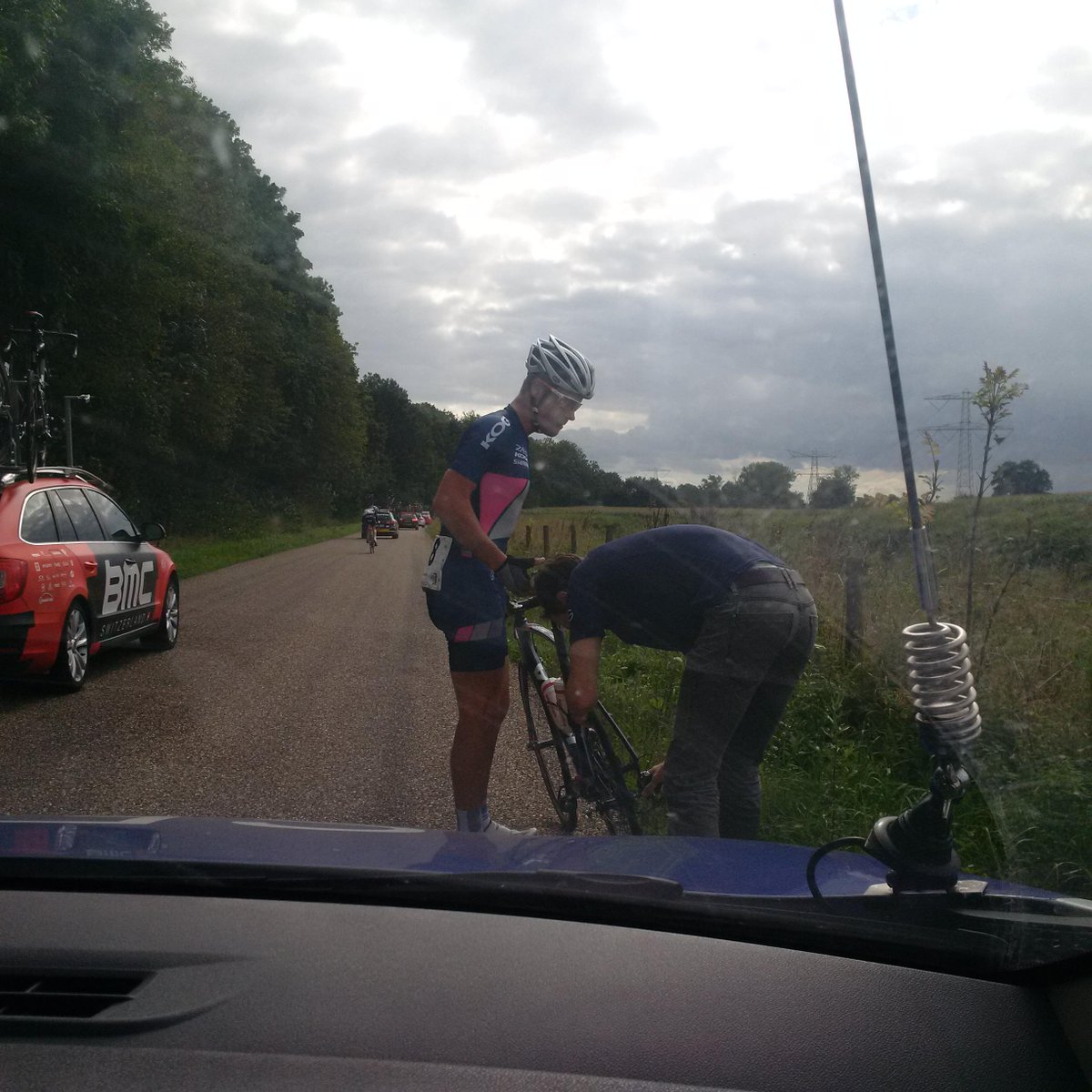 Lekke band voor <a href="/Ricardovandonge/">Ricardo van dongen</a> <a href="/SEGracing/">SEG Racing Academy</a>