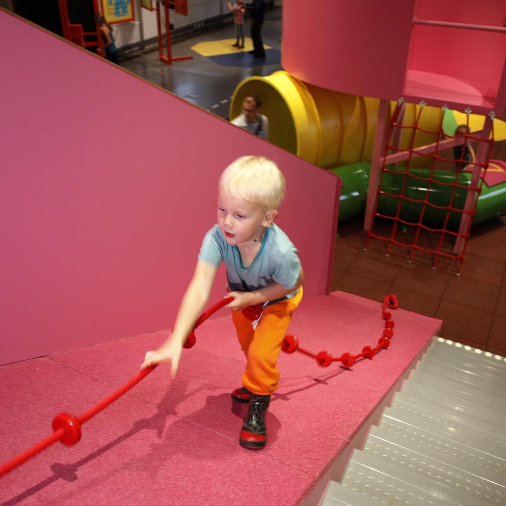 Tekniskamuseet's tweet photo. Megainvigning! #megamindsthlm #megamindlabb #tekniskamuseet http://t.co/Btu98TUUQ6