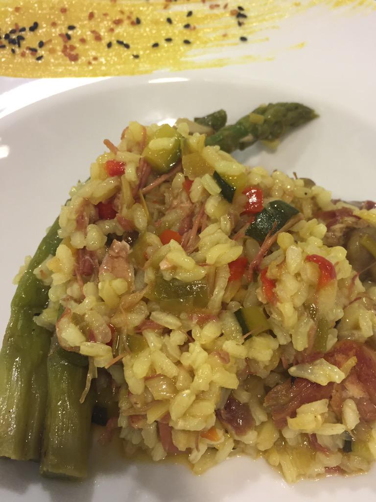 IdilicoRest's tweet photo. Arroz con setas, pato y espàrragos http://t.co/A0M6jYJZff