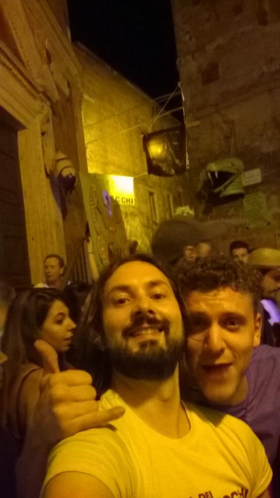 lorenzoolivotto's tweet photo. Un #serpie "fresco" di stampa... #noselfieaiserpi #tufo15 http://t.co/GRM9jyfuBA