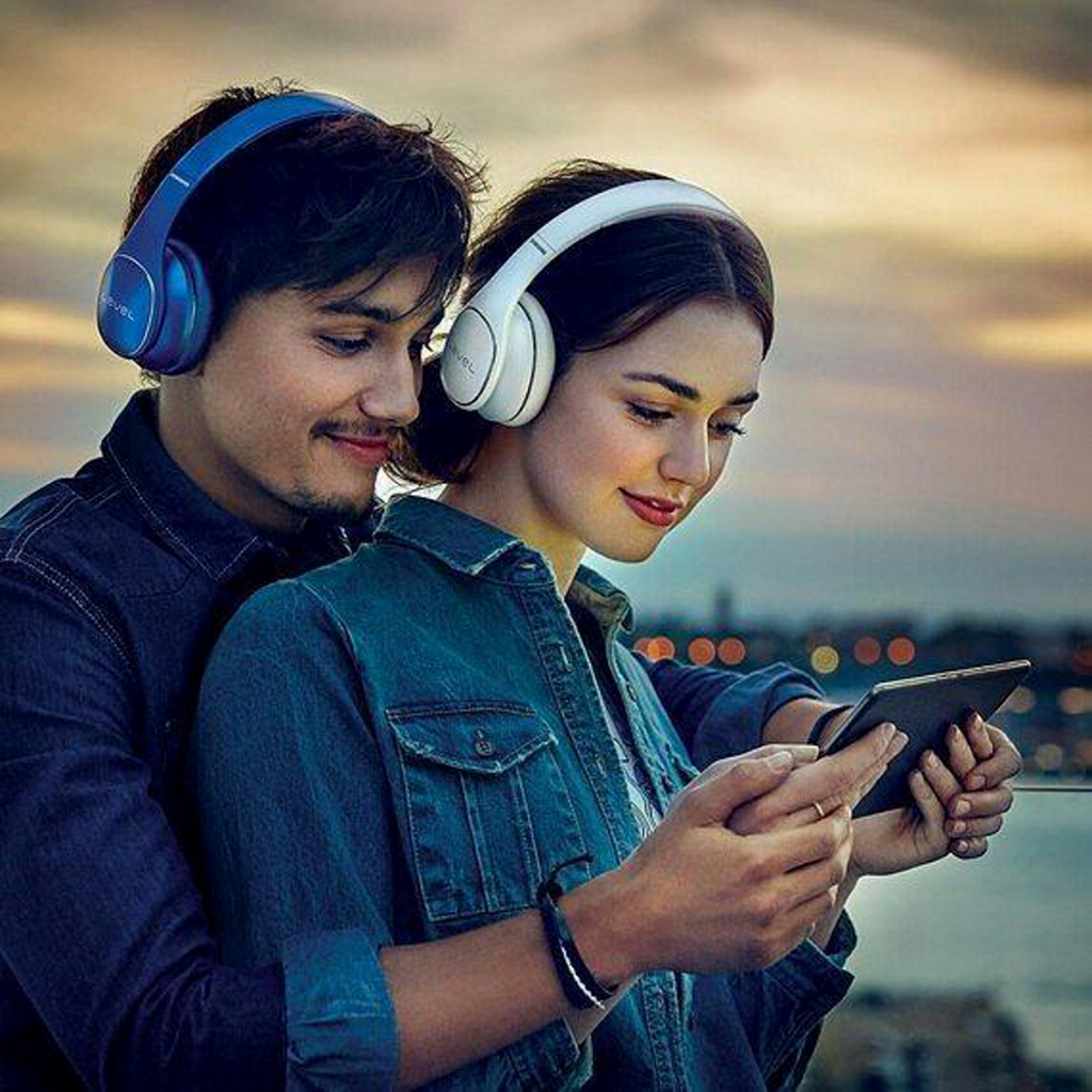 SamsungMobileSA's tweet image. #LevelOver headphones will bring you closer so “if music be the food of love, then play on.” spr.ly/6010ByWKs