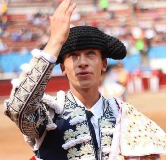 CasaToreros's tweet photo. #HoyToreaAntonioMendoza en @LasVentas_ 
#UnMéxicanoEnLasVentas http://t.co/kjeqYO6PRr