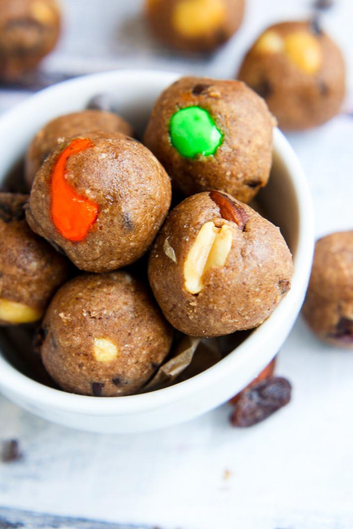 Gluten Free Trail Mix Peanut Butter Bites cottercrunch.com/gluten-free-tr… #fitlfuential #grainfree