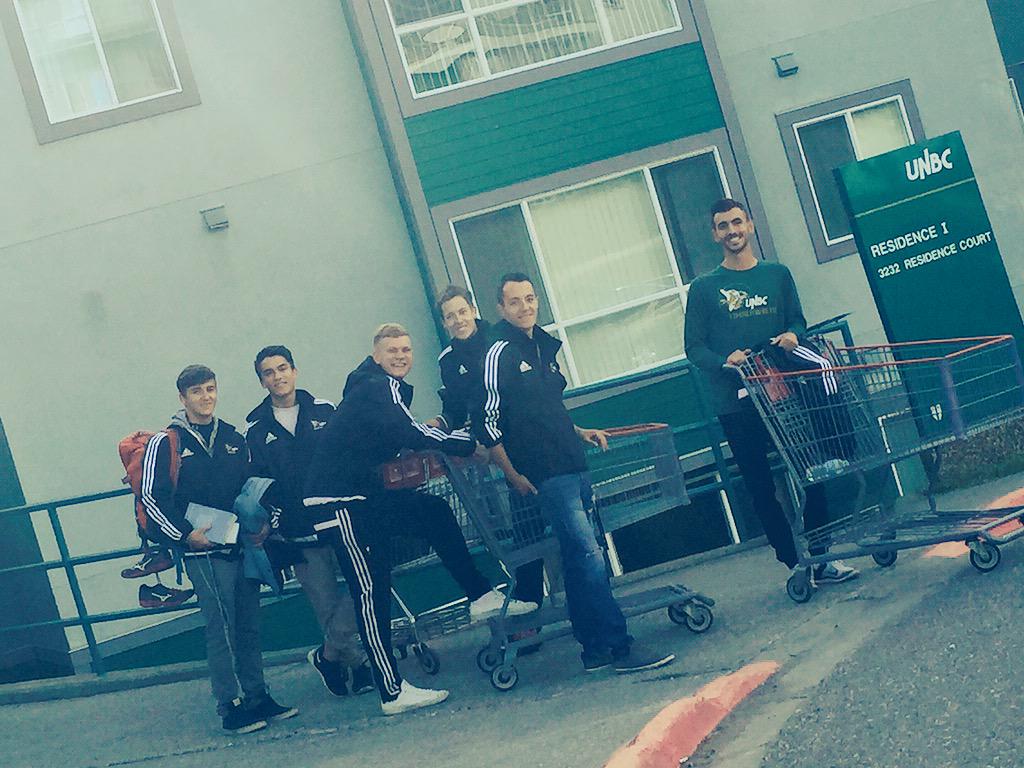 brenda_slomka's tweet photo. @UNBCATHLETICS men's soccer one of our teams helping with @UNBCResidence move-in ! @UNBC #teamUNBC #lightuptheNorth http://t.co/jEBNJq5RP0