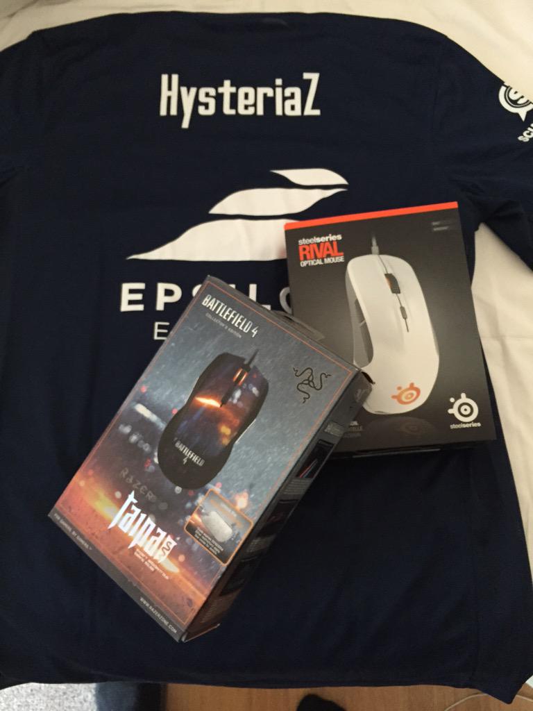 HysteriazBF's tweet photo. Giveway Time ! 3 in 1 ! To get a chance to win this 3 stuff plz follow+RT @HysteriazBF ! Winner Will be picked in oct http://t.co/tOVOARiYKk