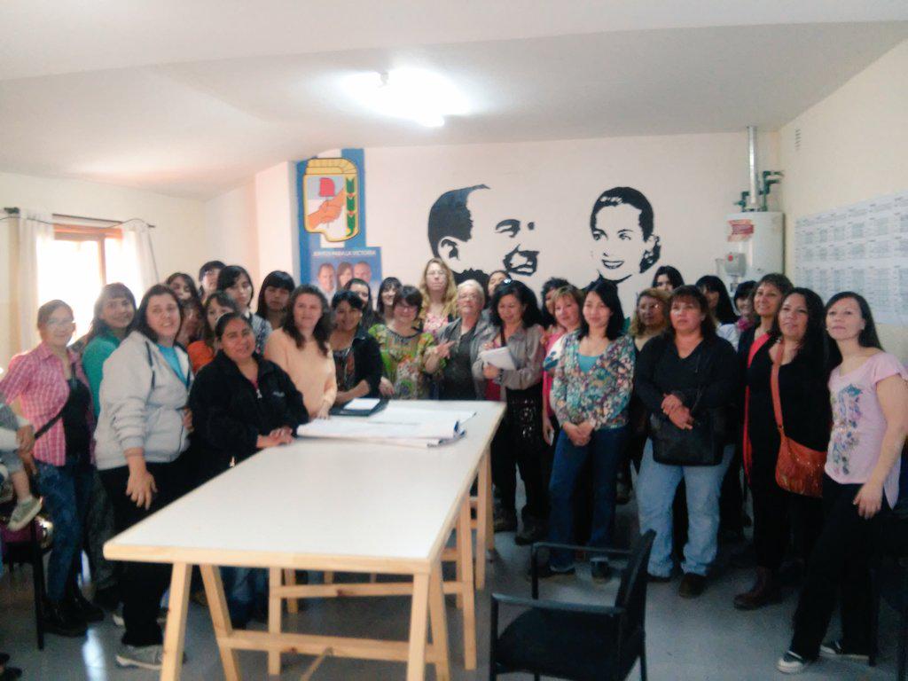 mgjuanperalta's tweet photo. Mujeres del #FPV en accion.Con este empuje vamos por #JR2015 @EsquelVotaJuan @martinbuzzi @CHECHU0405 @NatyRavarotto http://t.co/wfj7SA7ix5