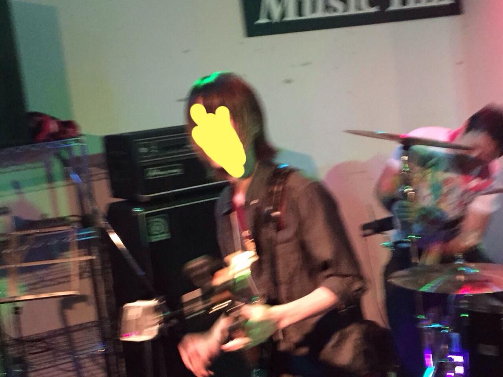 karubona_ra1569's tweet photo. 今回写真撮ったりノーブラでベース弾いたりした、かるぼなぁーらです最高に楽しかったですありがとうございました！
#LLBS11 http://t.co/IBaElLfugr