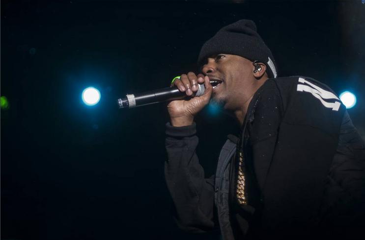 HipHopCanada's tweet photo. More #OneLoveYYC coverage by HHC's @iHeartTART &amp; @Rosa_Jay at: http://t.co/zThUDT0lGe #JCole #MGK #Nas #Wale #HipHop http://t.co/XJFiPqPwCh