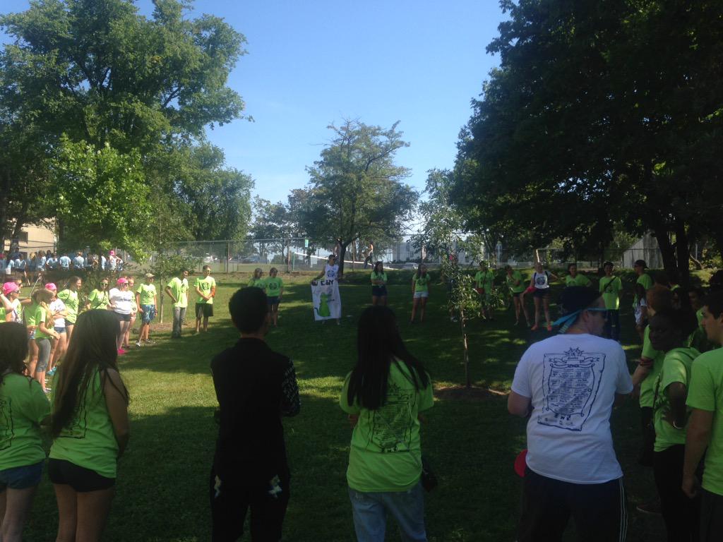 IndigoWayworth's tweet photo. Massive group of #OldEddy ready for #DSUoweek2015 ! @dsuoweek #welcomeaboard2015 #BringTheHype http://t.co/mBCqXPkr1B
