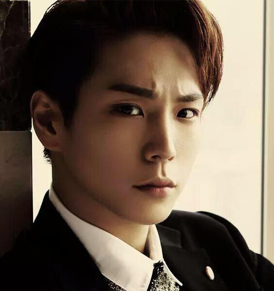 kpop_lips's tweet photo. himchan - bap http://t.co/1Sd8WyBLAk