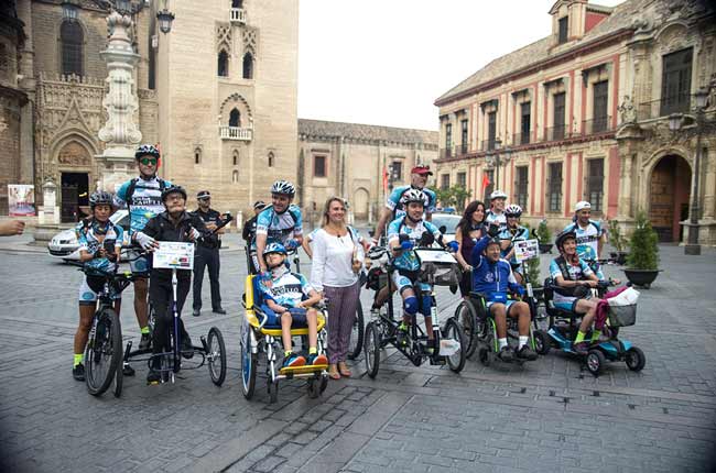 QuinoMaroto's tweet photo. #Peregrinos con discapacidades retan al #CaminodeSantiago desde Sevilla http://t.co/BBh585HC87 http://t.co/eicMlU21ZH