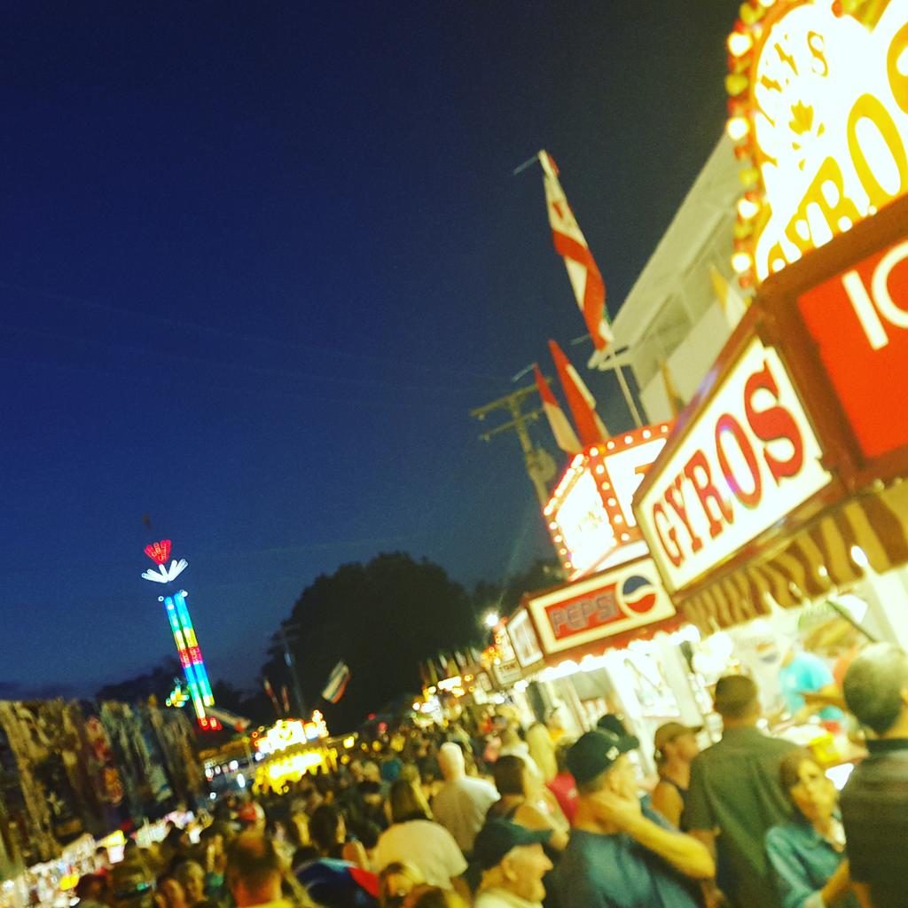 CindyMWolski's tweet photo. Ohhhh.....how I love me some fair food!!! Soooo gooooood!!! #awesomesauce #geaugacountyfair http://t.co/w1KVrOAtRV