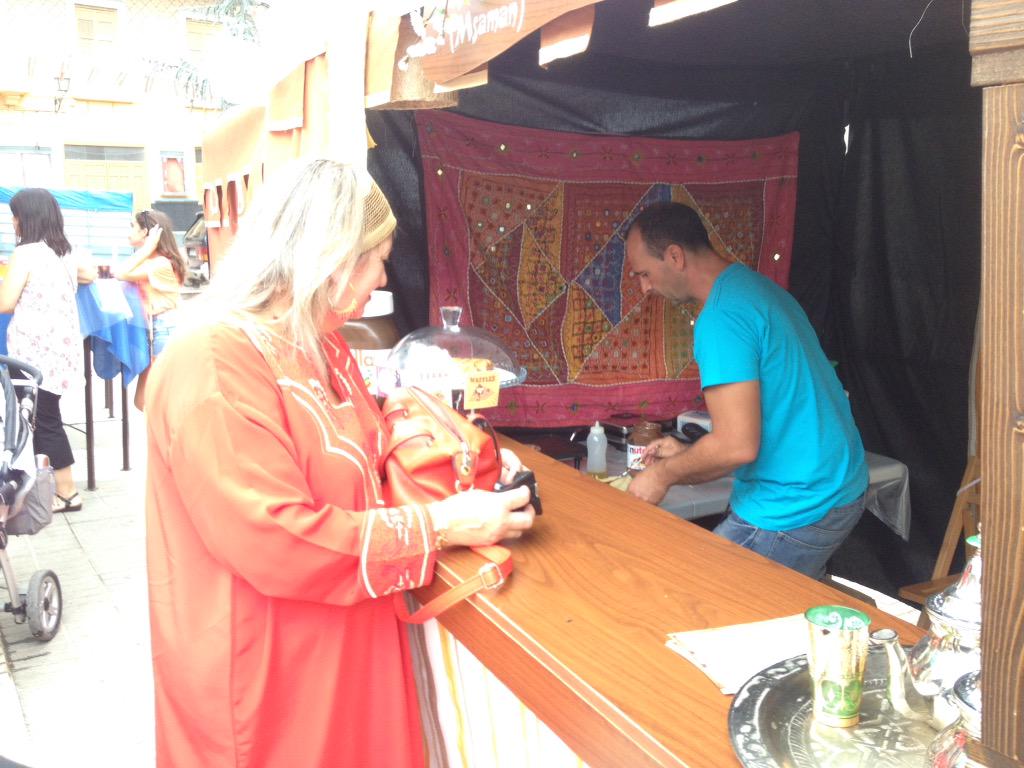 MediosHT's tweet photo. Un paseo por el #zocoHT2015 te permite ver rincones llamativos #HuétorTájar http://t.co/uCDkaX8gBj