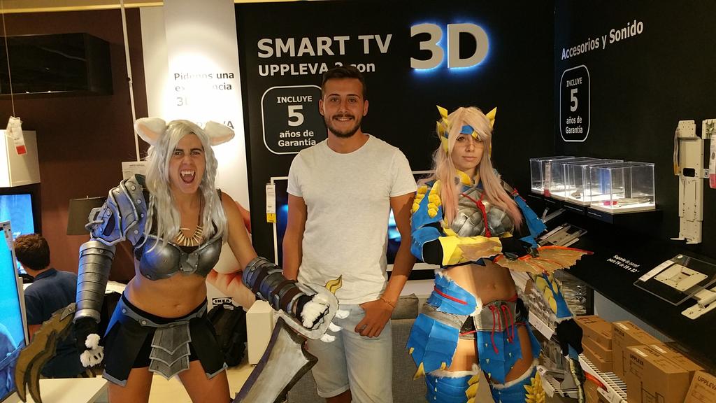 FranciscoRaba's tweet photo. Con las cosplayers en el ikea de sevilla ;) @Game4playSP 
#ikeasevilla http://t.co/WV458PDFHq