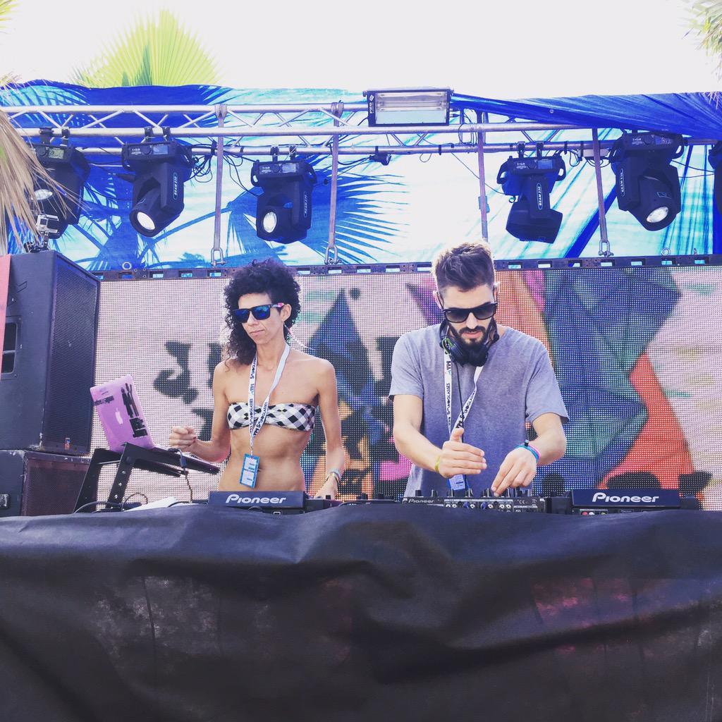 SoundglassesFes's tweet photo. Comienzo ya domingo En sesión Juanita Ramírez b2b Pau Pi!! #party #deejays #thebestdjs #festival #soundglasses http://t.co/m3ZOwE6pGP