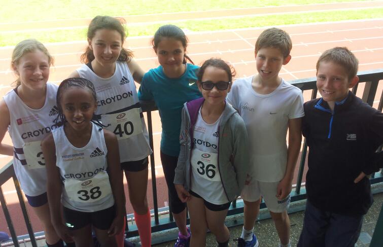 RunMooreRun's tweet photo. A few of the @harrierscroydon team from this mornings #super8 at Wimbledon http://t.co/coKKyYhi22