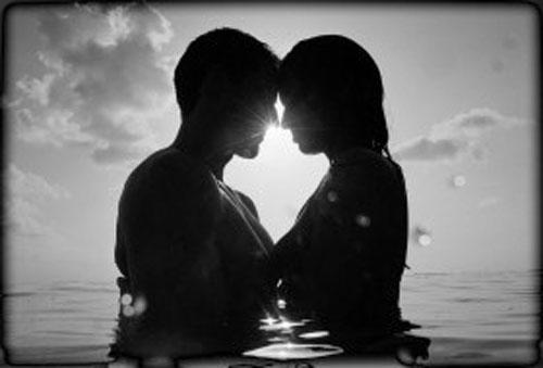 لن اقول احبك
ان في الصمت ملايين اللفات 
بل عليك فهم صمتي كي تستحقني🌹
