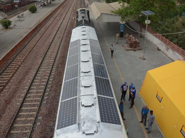 kvQuote's tweet image. Indian Railways trials solar-powered trains to help cut pollution
#AchcheDin #SwachhBharat
dailymail.co.uk/indiahome/indi…