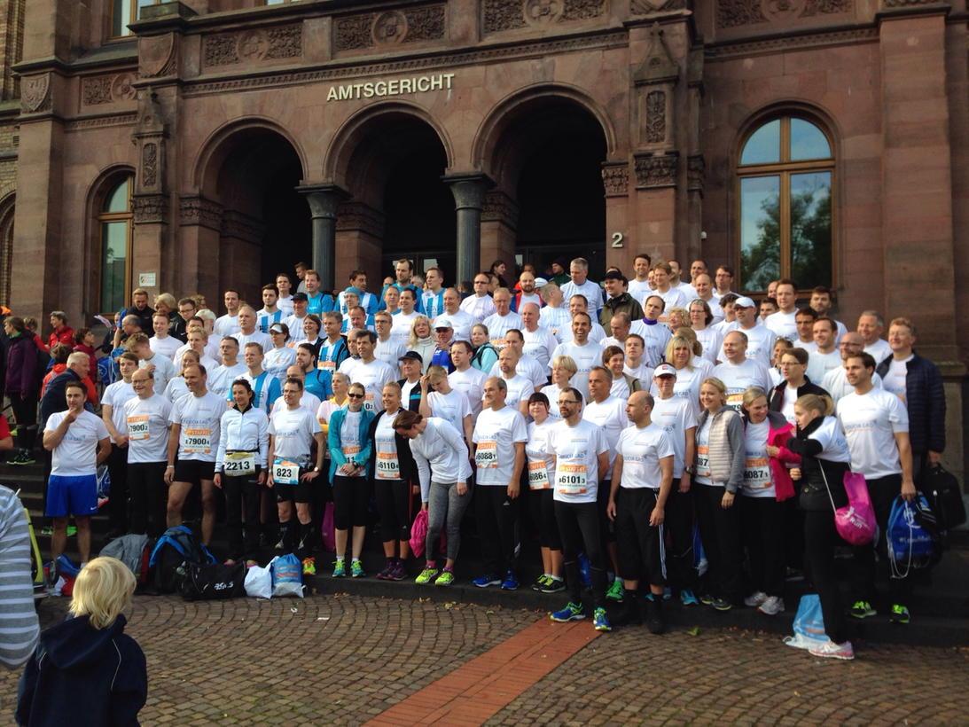 tuge's tweet photo. @fiducia_gad Hier sahen wir alle noch ganz frisch aus... Aber schön war's! #FiduciaGADStaffelMarathon http://t.co/l54b0W2cWW