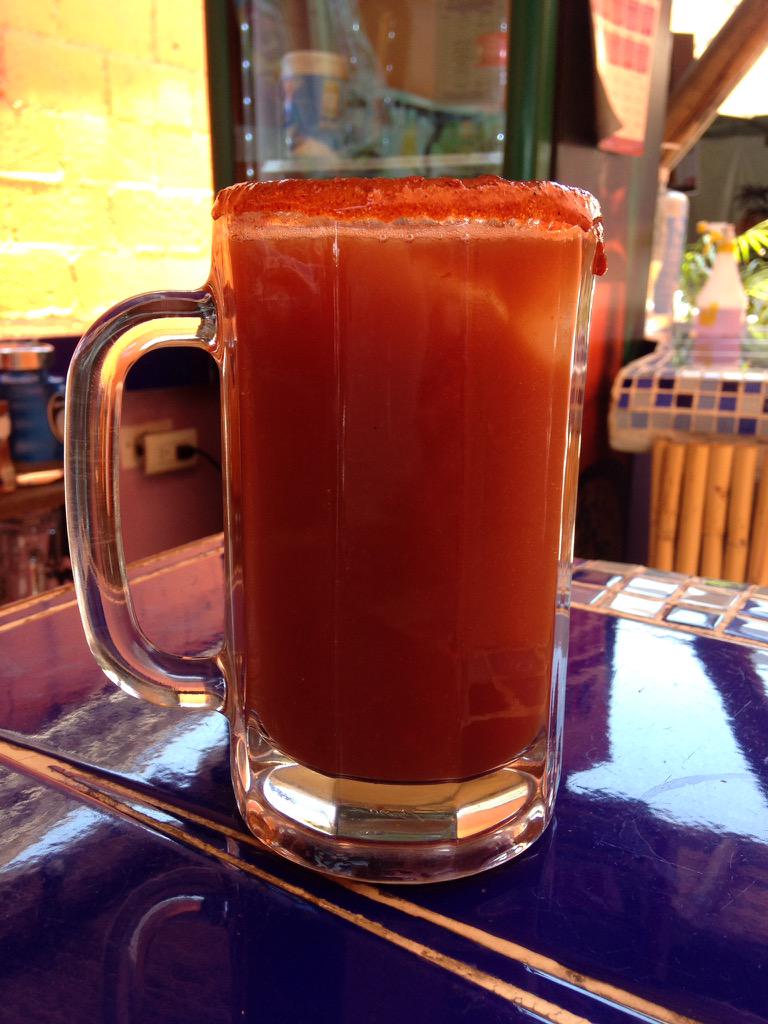 CulichiBeach's tweet photo. Domingo familiar, los niños comen gratis, percheronas 2 por $200, 3 Litros por $150; clamatos, burritos; aguachiles! http://t.co/1K5tF9kCJB
