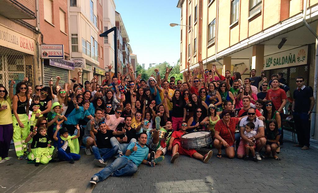 FDVestakazo's tweet photo. ESAAAAAAS PEÑAAAAAS!! 🎉🎉🎉 #fdv15 http://t.co/hg420LcHg1