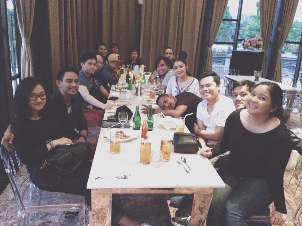 Thank you <a href="/BarryLikumahuwa/">Elseos Jeberani E</a> n the super awesome Feel Good Collective, for being so nice, n humble, n ud bole foto brg