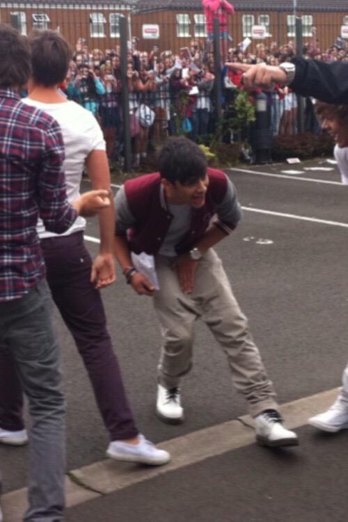 ️️ (@zaynfaces) on Twitter photo 