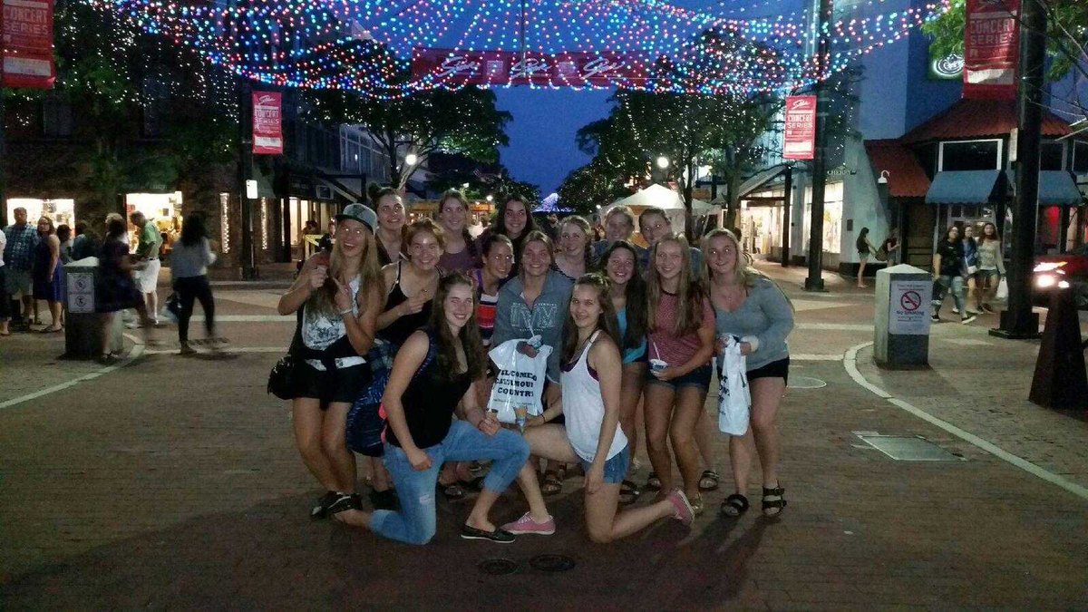 SLWMidgetAA's tweet photo. Great time at Church St. Market last night Burlington, Vermont #ladywovesluvBenandJerrys #thankscoachMike http://t.co/IpTRIY2cfv