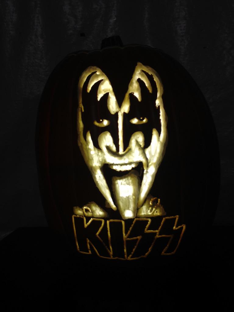 MikePickettPro's tweet photo. Wouldn't it be cool to have some my pumpkins displayed @rock_hall @RockAndRollHall this Fall?? http://t.co/2zG3fR00VD