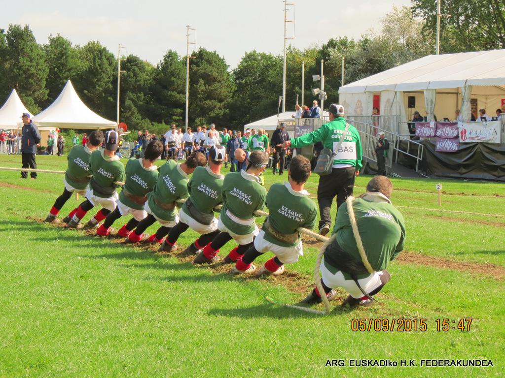 herrikirola's tweet photo. XAGU: SOKATIRA CAMP.EUROPA CRONICA enlace: http://t.co/YSa6uTTujD #herrikirolak #deporterural #tugofwar http://t.co/en1ZZL4KRg