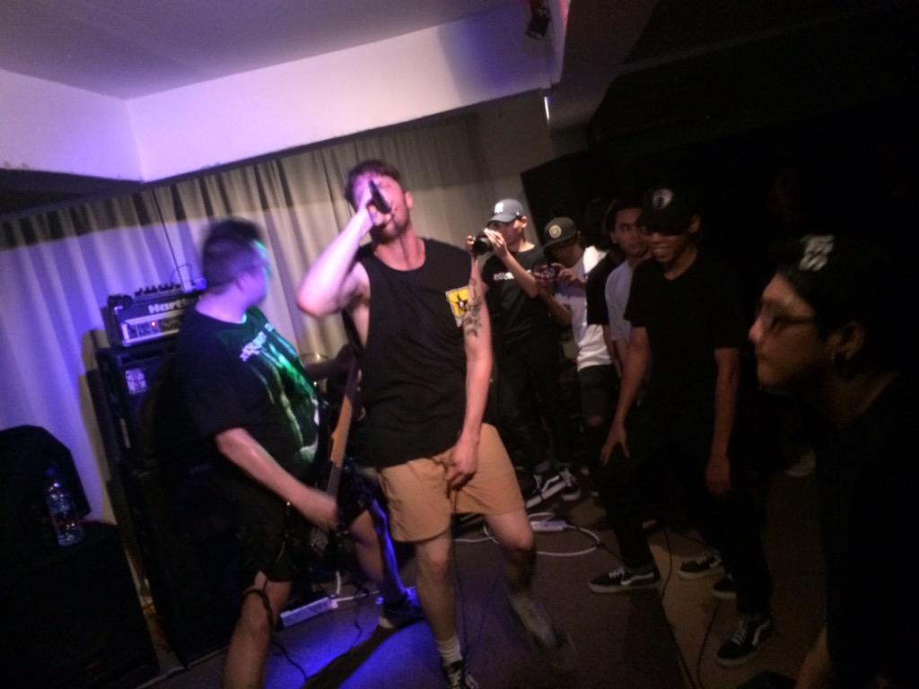 WAR CHARGE live @ a tiny venue in Singapore.🇸🇬 HOPE TO SEE <a href="/BrokenTeethhc/">Broken Teeth</a> or <a href="/SurvivalMHC/">Survival</a> here next!!! #UKHC
