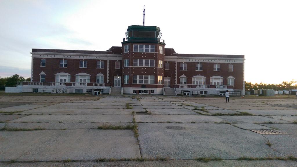 EkiCkCO's tweet photo. Some smooth grounds to skate around! #drone flying to get those aerial shots! http://t.co/cfRHzpKDPf