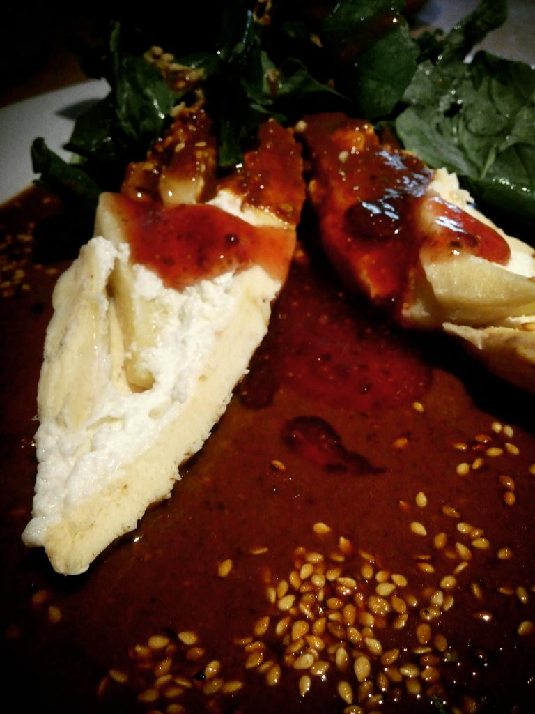pats_bofill's tweet photo. @Angelopolitano_ #PechugaPollo #Manzana #QuesoDeCabra #MoleDeHigo 🍴😀👌 @ComensalEnDF http://t.co/wTHp6tDmdV