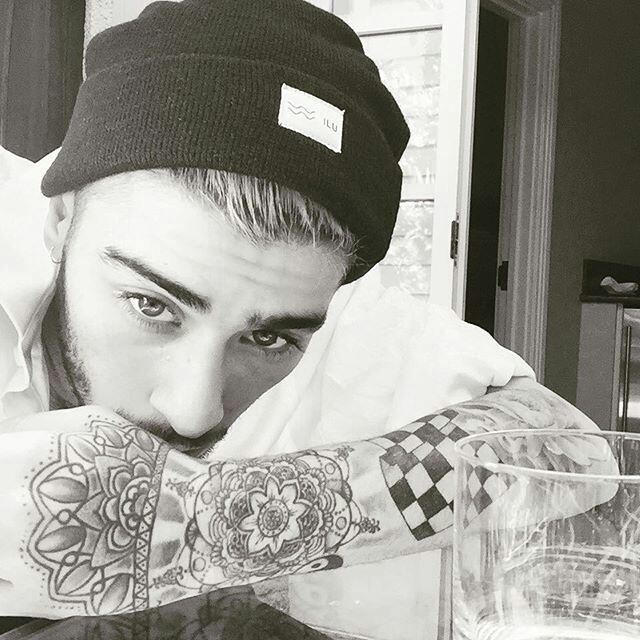 lwtshadez's tweet photo. Zayn posted these in a row and made his instagram page all in b&w 😍😍 #grownupbaby #ripfetus http://t.co/HwNfzEU2SV