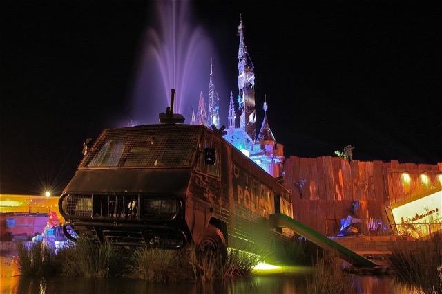 matdrinkall's tweet photo. An image I took of #bankys work at #Dismaland last night. #photography #dismalandbemusementpark http://t.co/AwiIzybJhR