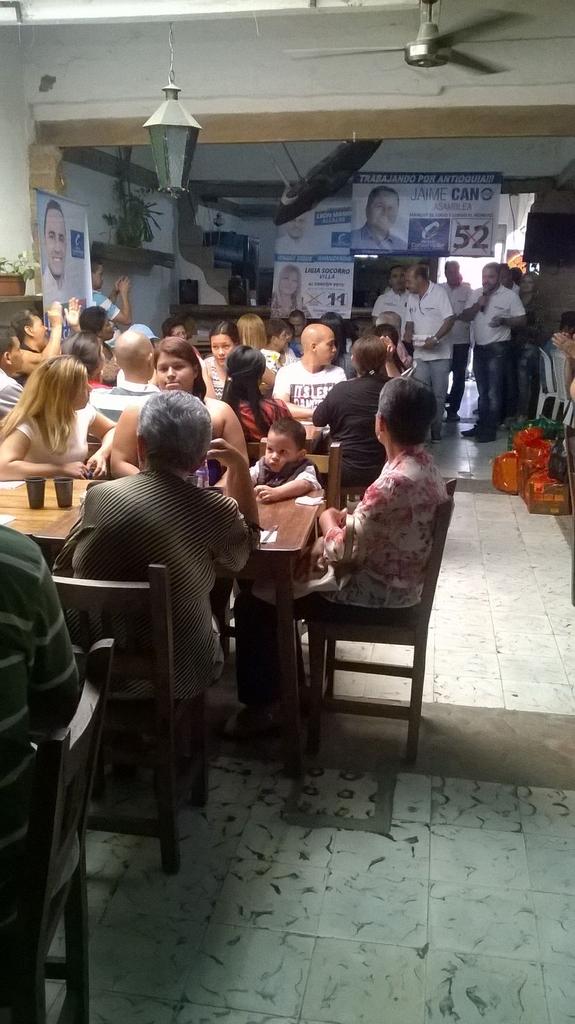 JaimeACanoM's tweet photo. A Ligia Villa #OC11 Concejo de Itagüí, mil gracias por su apoyo. Gran reunión el día de hoy. @LEONBEDOYA alcalde. http://t.co/JsM5shoxTR