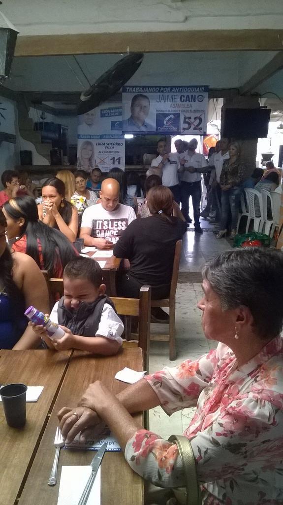 JaimeACanoM's tweet photo. A Ligia Villa #OC11 Concejo de Itagüí, mil gracias por su apoyo. Gran reunión el día de hoy. @LEONBEDOYA alcalde. http://t.co/JsM5shoxTR