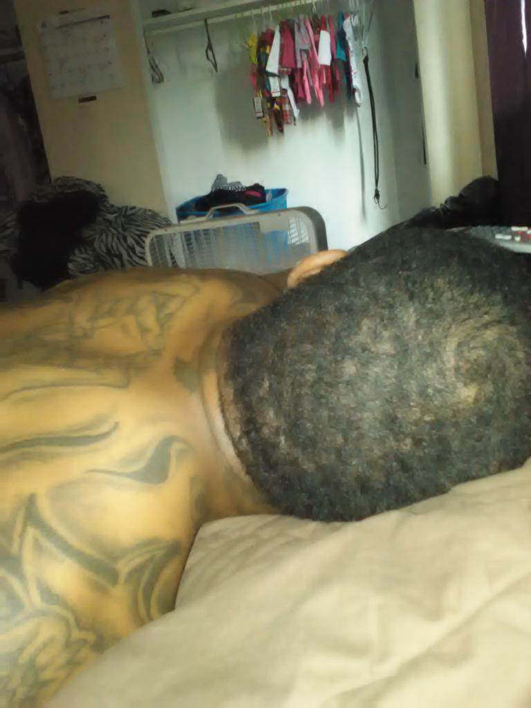 Nikapoo_19's tweet image. Wish Boo wake up so we can go get some donuts. 😩