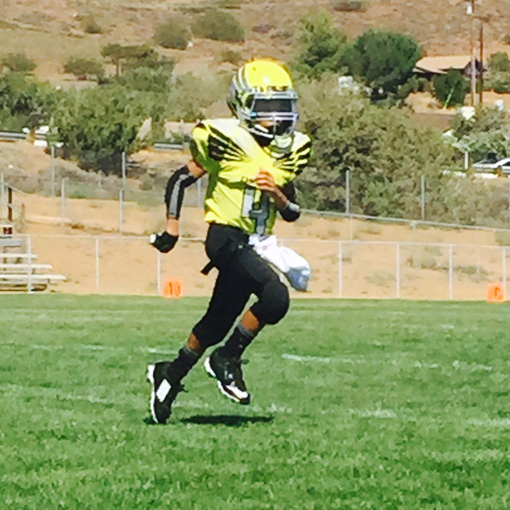 ToCheyChey's tweet photo. Making mommy proud #4 #lacityducks #duckseasoninla #d1future http://t.co/aIu5KYk5Hg