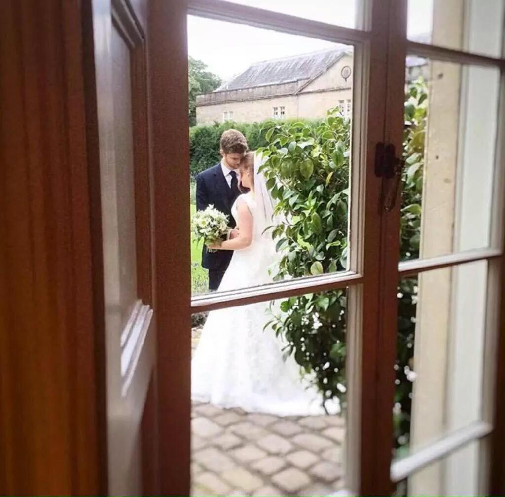 auxuste's tweet photo. IM IN TEARS THEY LOOK SO BEAUTIFUL #jimandtanyagetmarried #CongratulationsJanya http://t.co/UDJtXv8CfU