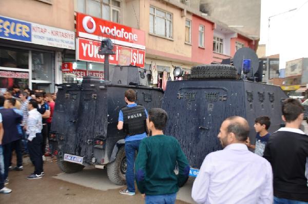 DikenComTr's tweet photo. Ağrı’da diş protezini beğenmeyen bir kişi, teknisyeni rehin aldı http://t.co/2HD6ecKRUu http://t.co/WmPvkwXz8d