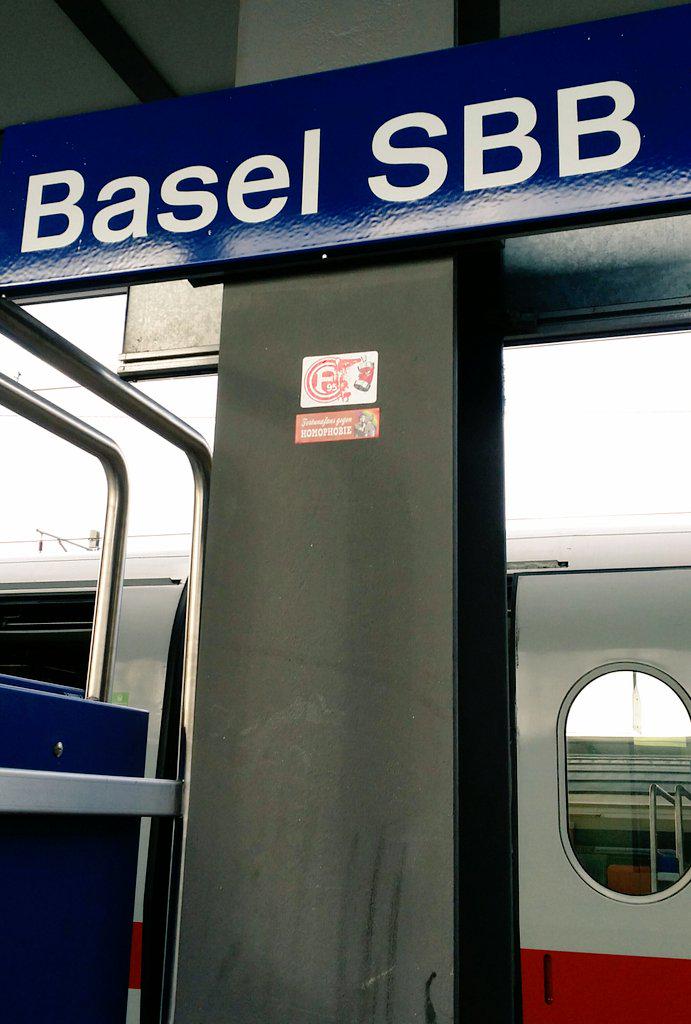 Medienfreundin's tweet photo. "Als Deutscher Meister wurden wir geboren, in Basel das Finale knapp verloren..." #F95 #Klebschaft <3
@AlexMannhardt http://t.co/MGaakuAquq