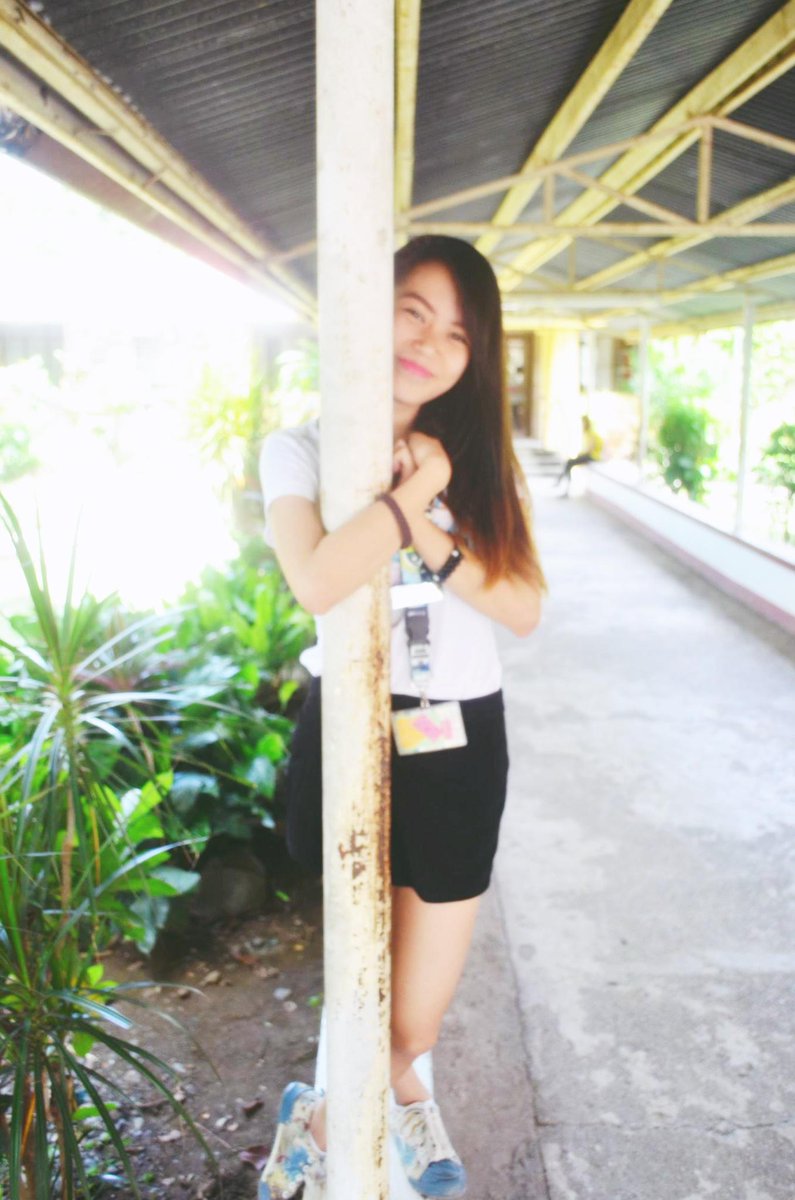 glvncl's tweet photo. Me in school be like: "So pa'girl." 😂😂 #IconChanged http://t.co/V9Ze0niMkd
