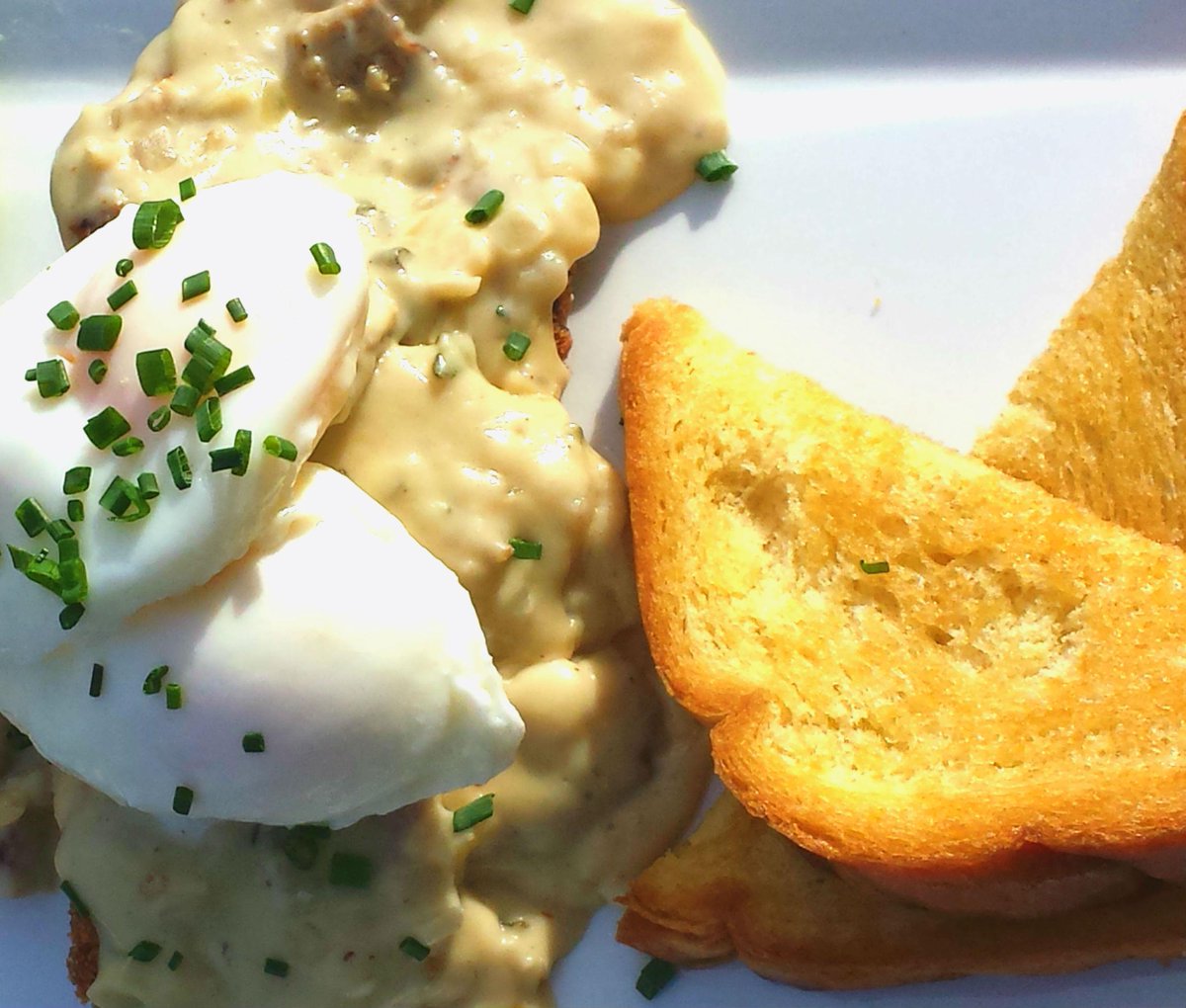 CDXX_sf's tweet photo. #Brunch #Special today: #friedchicken with #sausage #gravy, poached #eggs, and #texastoast w/ fruit and salad. #cdxx http://t.co/EFvzJ9eN2B