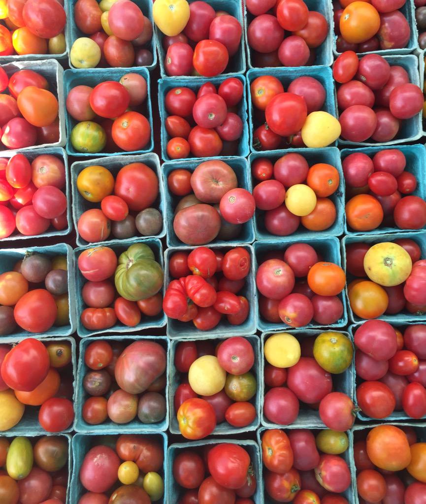 ashleyzink's tweet image. Tomatoes non-stop til summer is over @BloomingdaleDC farmers market. #summerdontgo