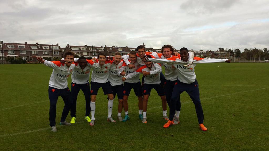 AugustineLOof's tweet photo. Winning team today⚽️❤️ http://t.co/tzRWeZzwxl