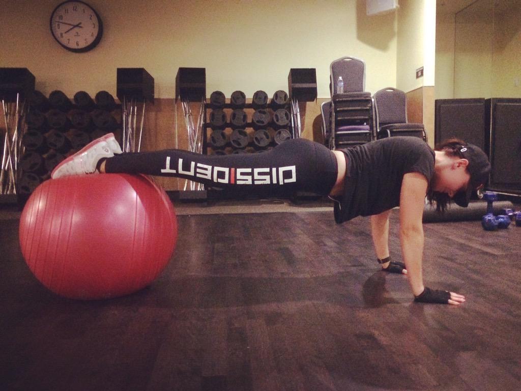 Margo_Fit's tweet photo. #SaturdayNight session with @DSDNTGymWear 💪 #fitspo #workout #LabourDay http://t.co/fir7riasoG