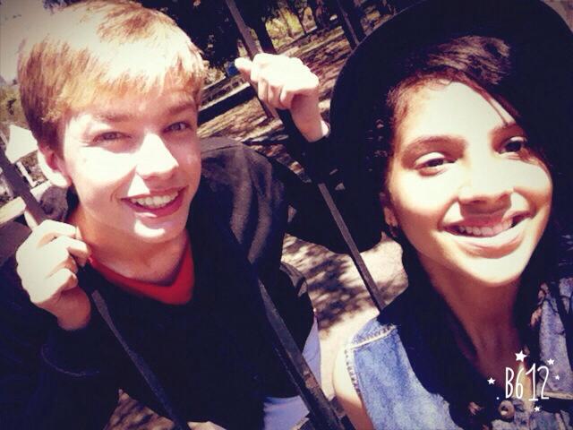 Ready0_0's tweet photo. @girls_ready Miren  a quien encontramos despues del programa
y ustedes en el parqueo 😜 sin saber nadita 😜 http://t.co/HMvhB7kTPx